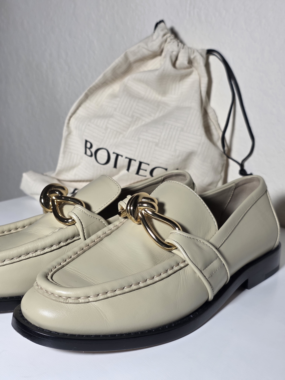 Bottega Astaire Veneta Cream Leather Loafers Gold Chain Detail Size 36 Bag